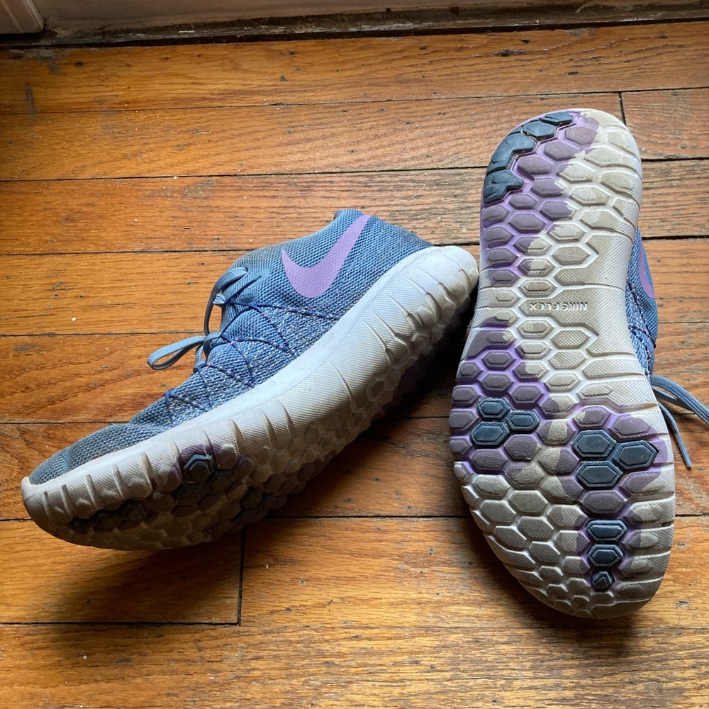 Womens Nike size 9. Light blue with light purple stitching.